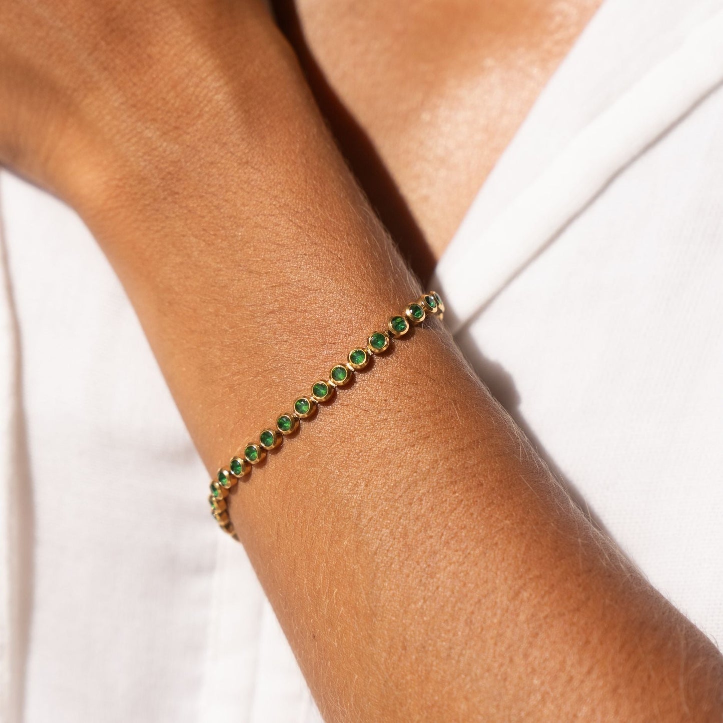 Grünes Tennisarmband